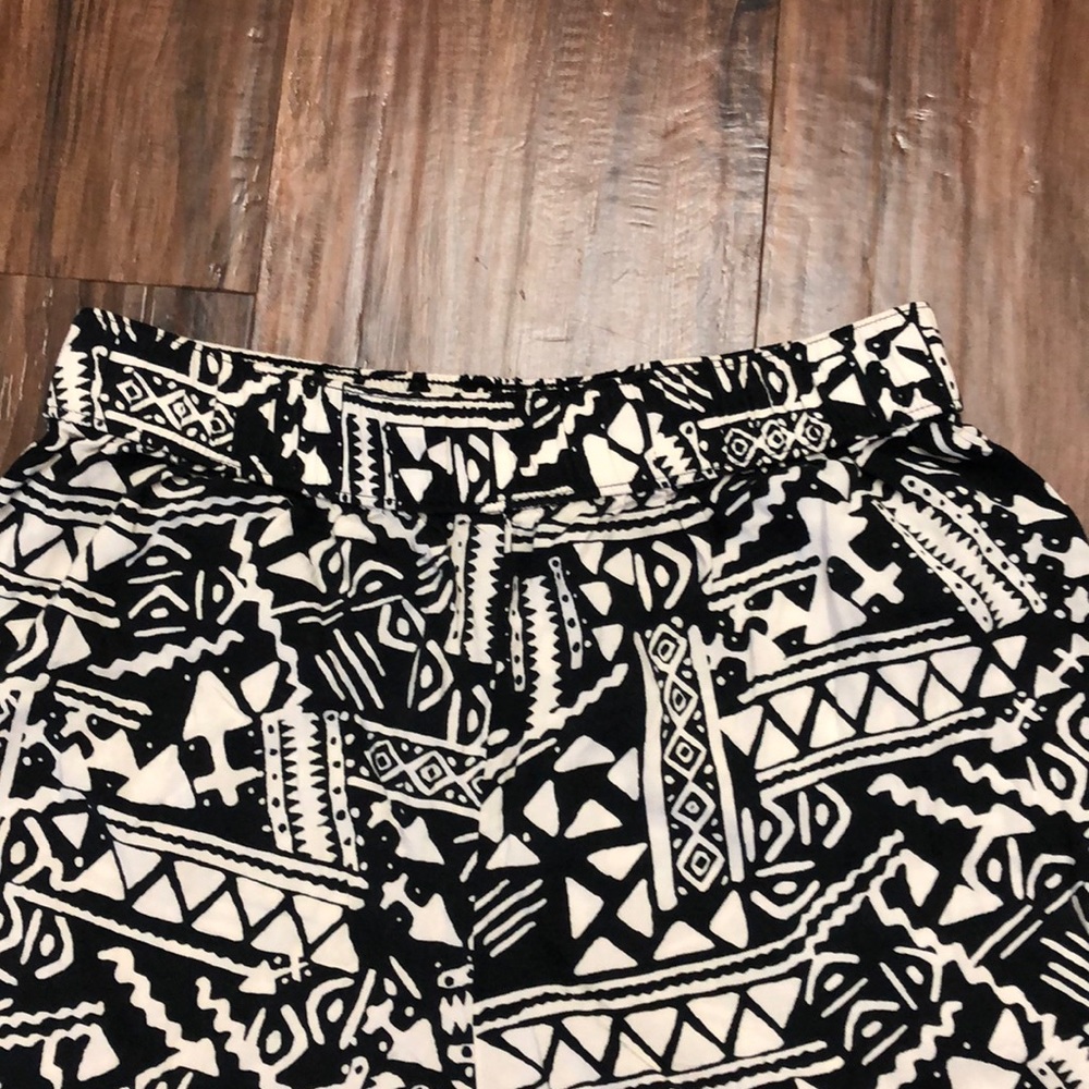 Fun Flowy pattern pants!! - Picture 3 of 3